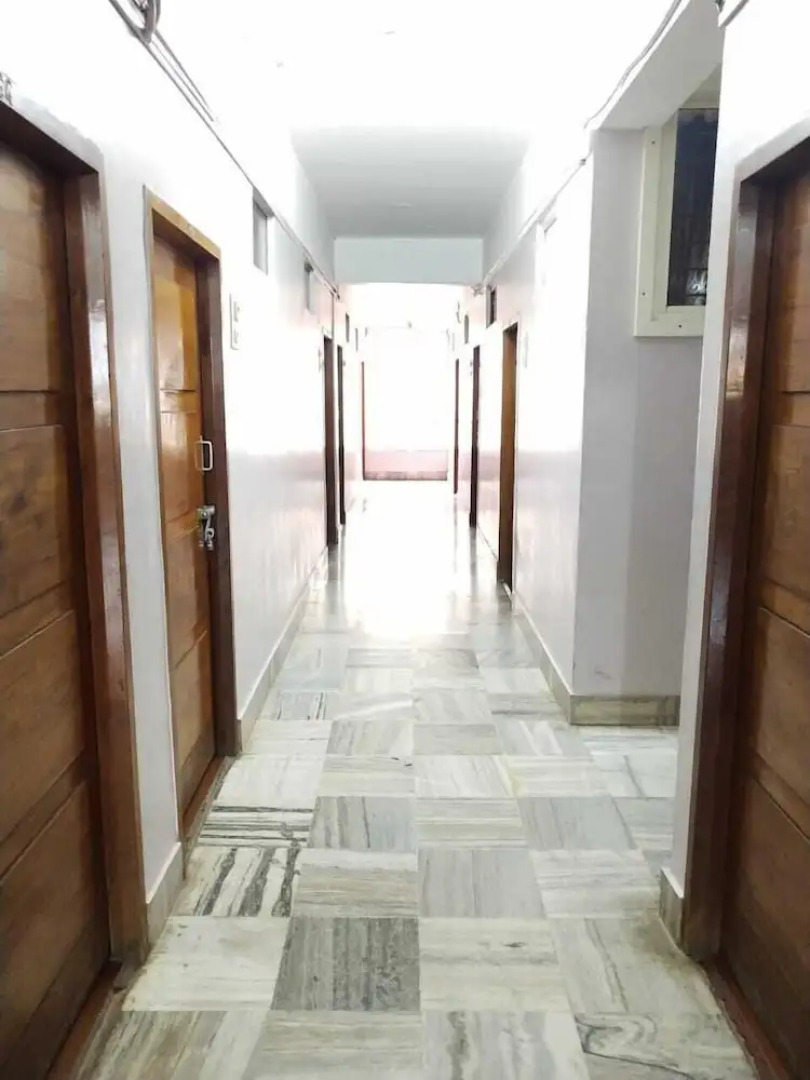 Hotel Abhiman by iROOMZ