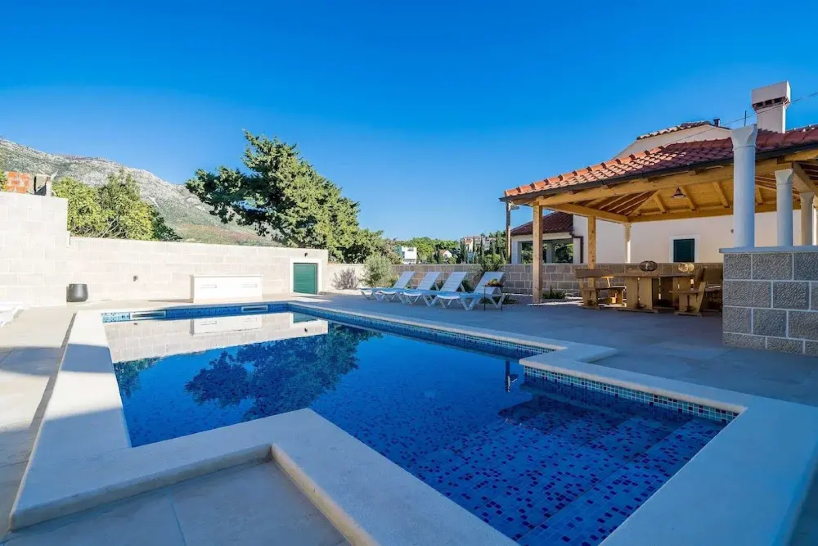 Residence & Pool Villa Schwarz Suites