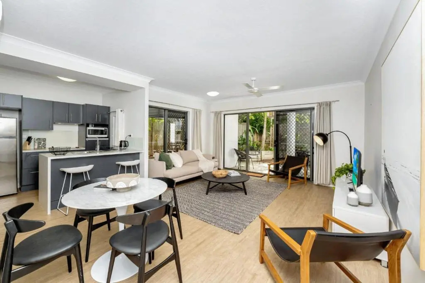 The Strand - 2BR Unit with Wifi and Beach