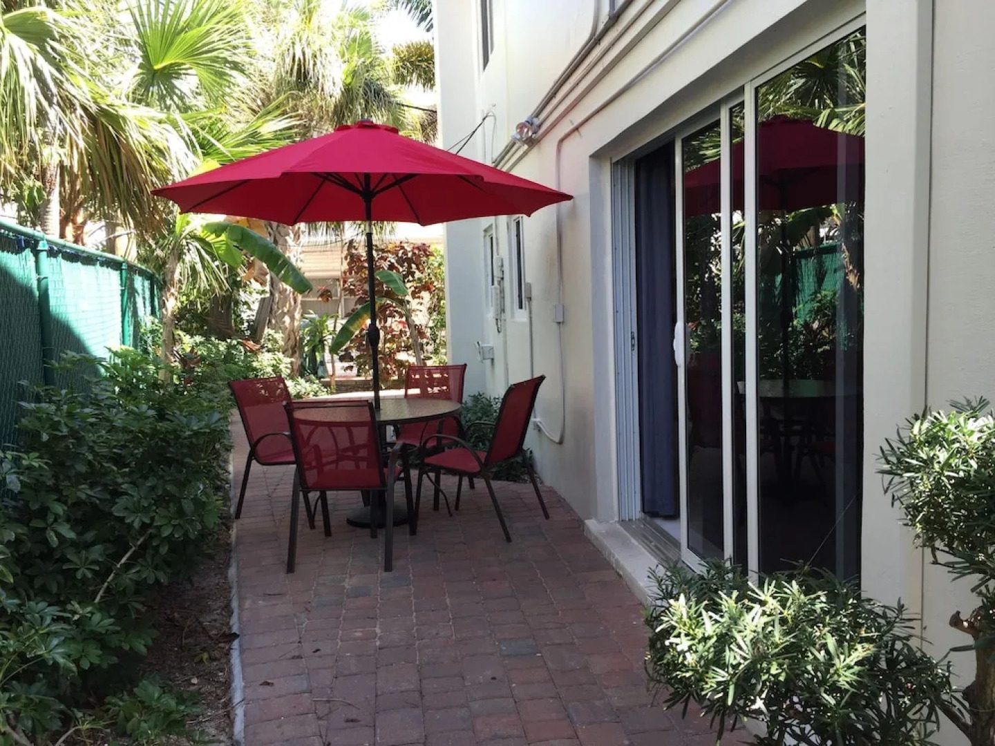 4145 By The Sea Inn & Suites