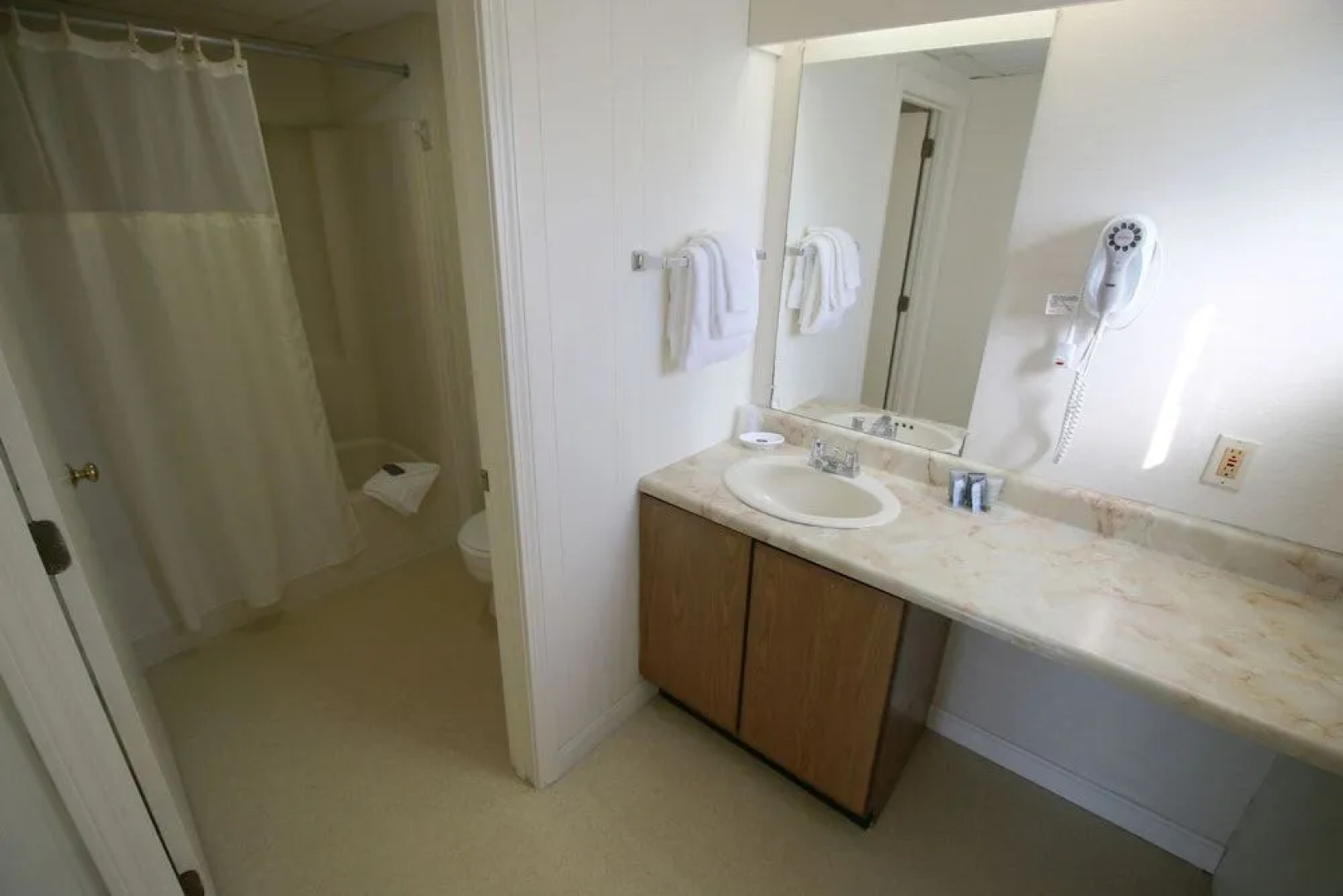 Bluebird Ocean Point Inn