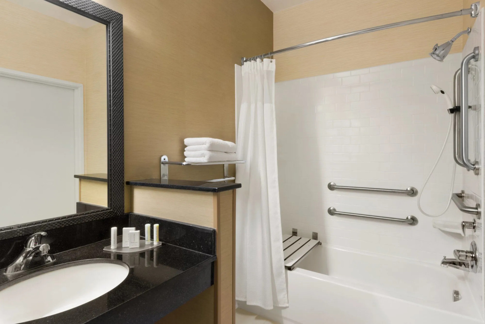 AmeriVu Inn & Suites - Grand Forks