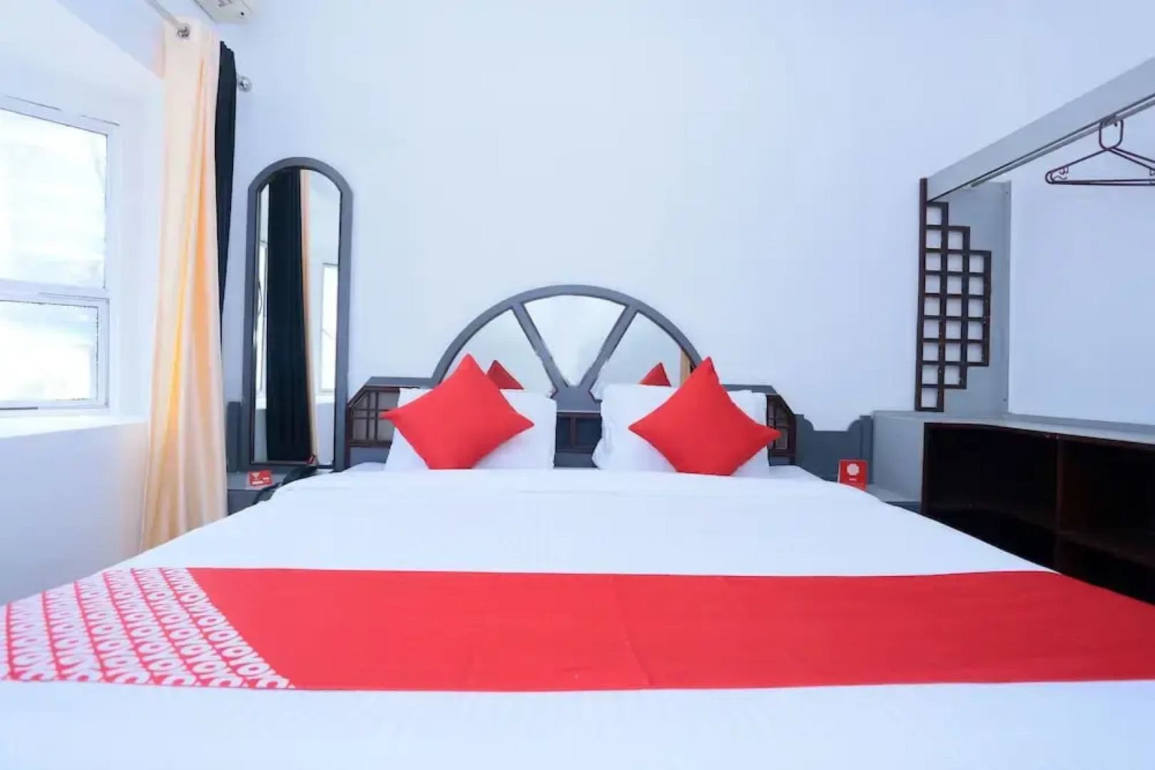 OYO 14328 Hotel Rv Tower