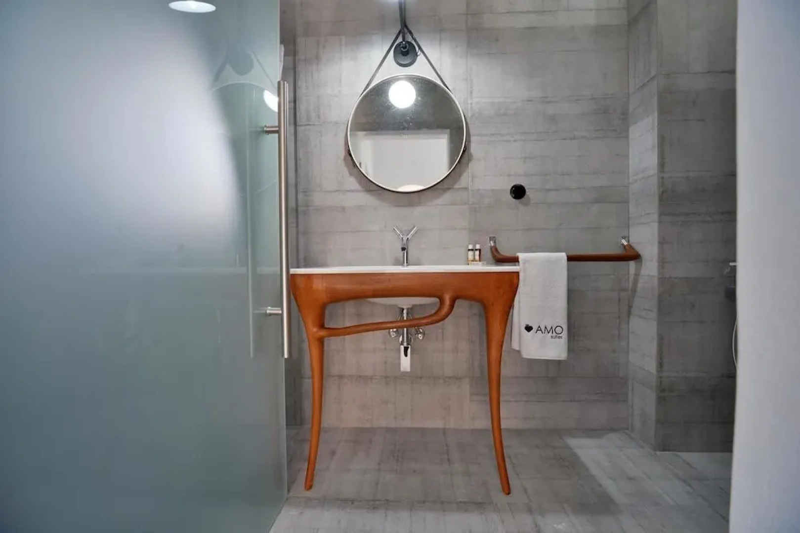 Amo Suites & Spa