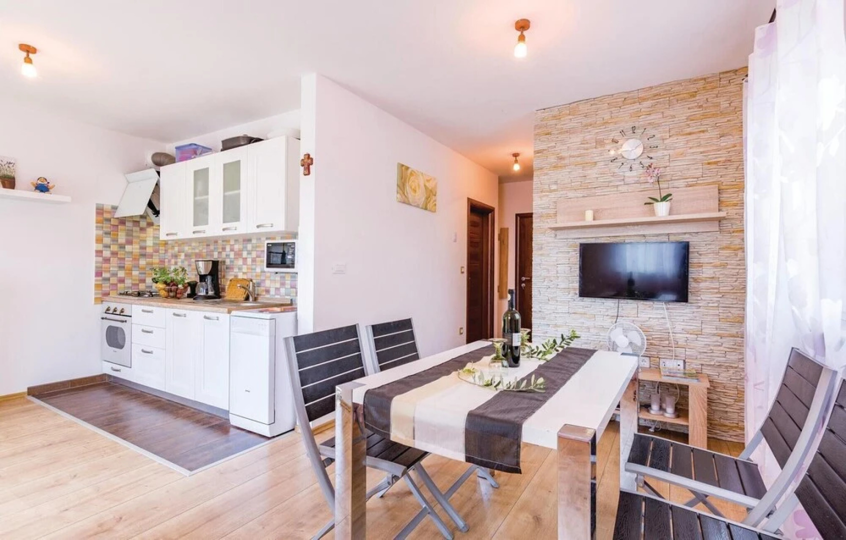 Beautiful Home in Valbandon With Wifi and 4 Bedrooms