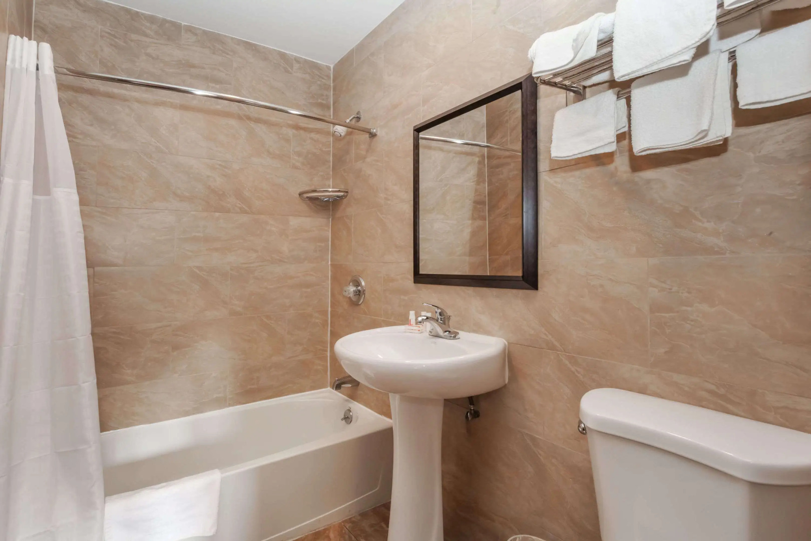 Travelodge by Wyndham Jersey City