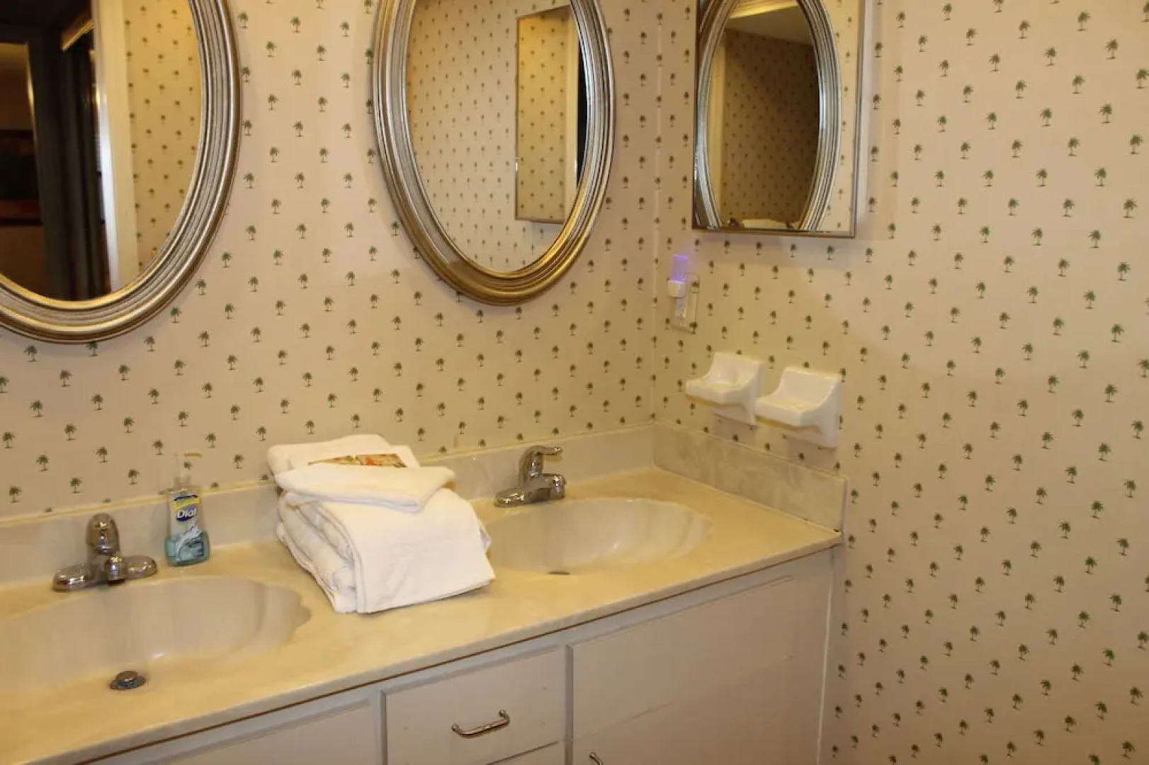 Las Brisas 105 Apartment