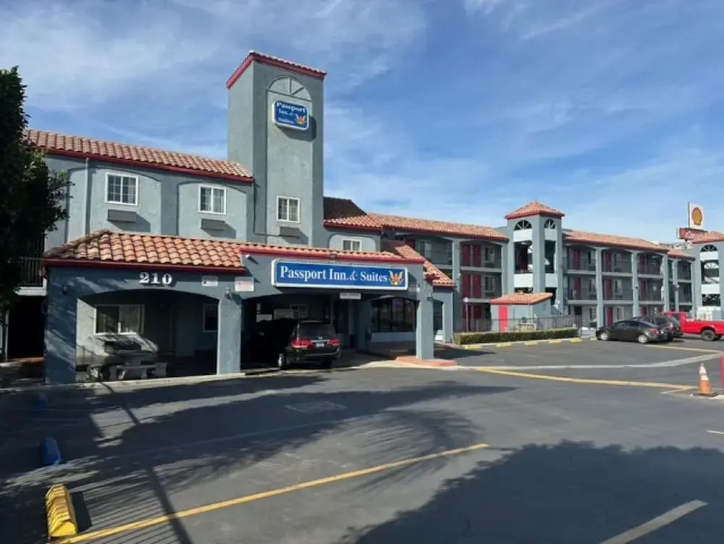 Passport Inn & Suites Corona Hotel