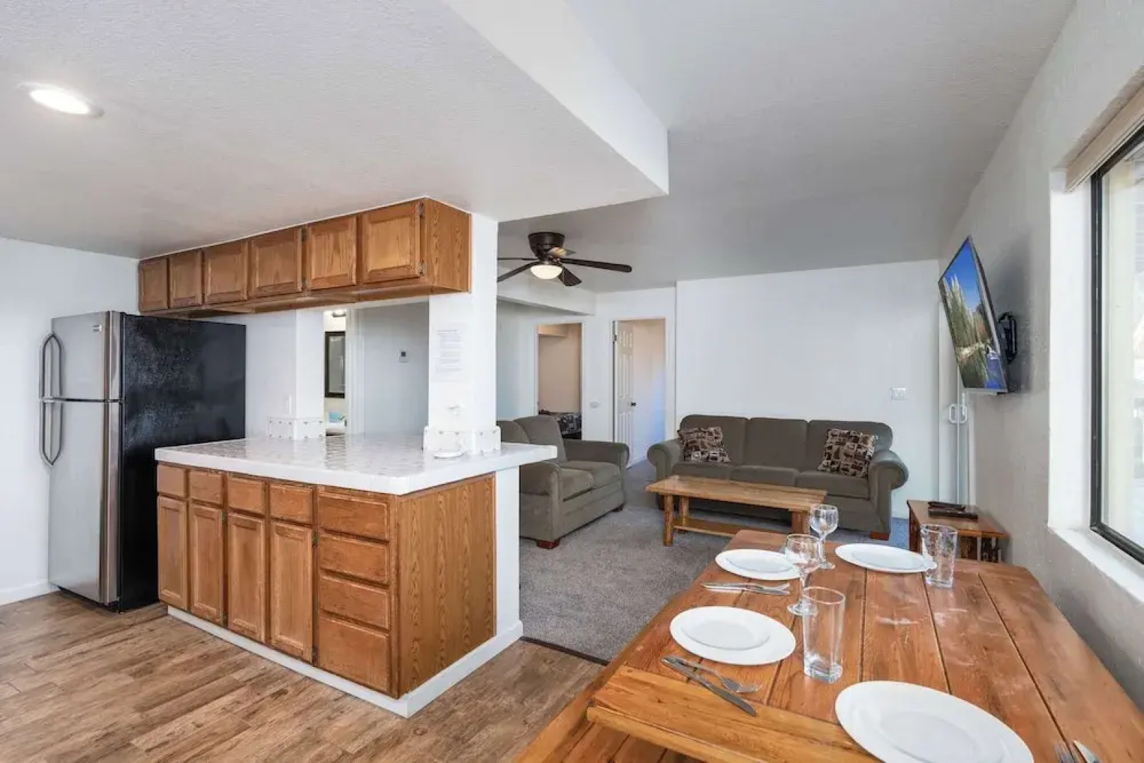 Yosemite Aviary and Quail Within Yosemite - 2 Separate Units, Up To 14 Guests!