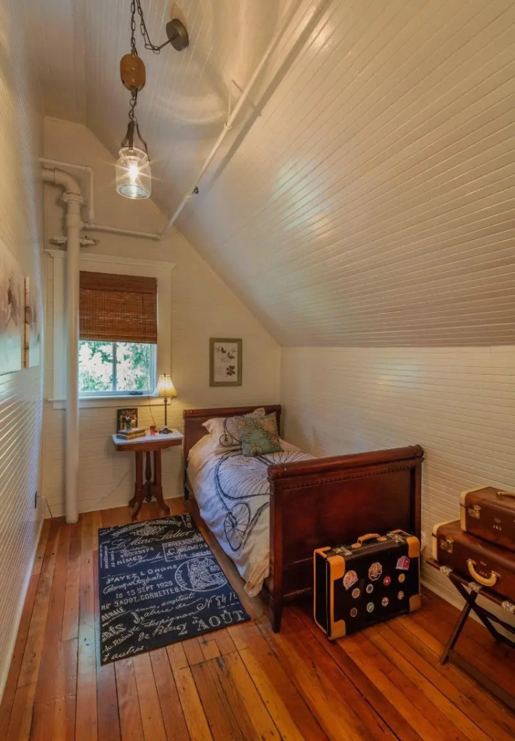 Mccloud Mercantile Hotel