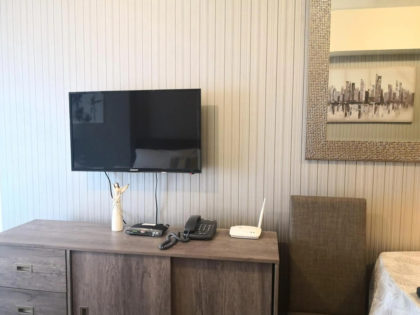 Centrio Tower Beside Ayala Studio Unit with Balcony 23