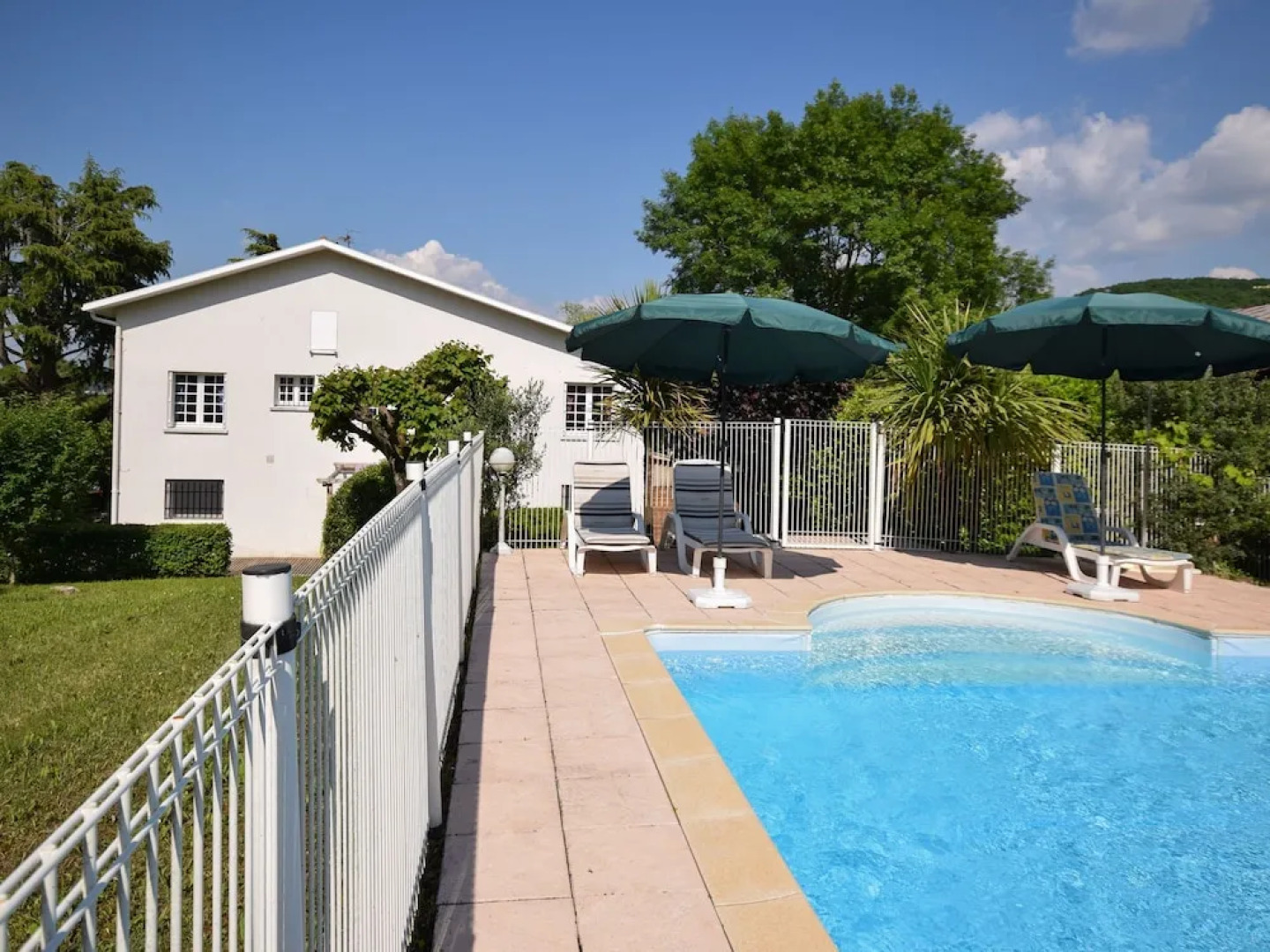 Beautiful Family Villa With Private Pool in Quiet Area of Villeneuve-sur Lot