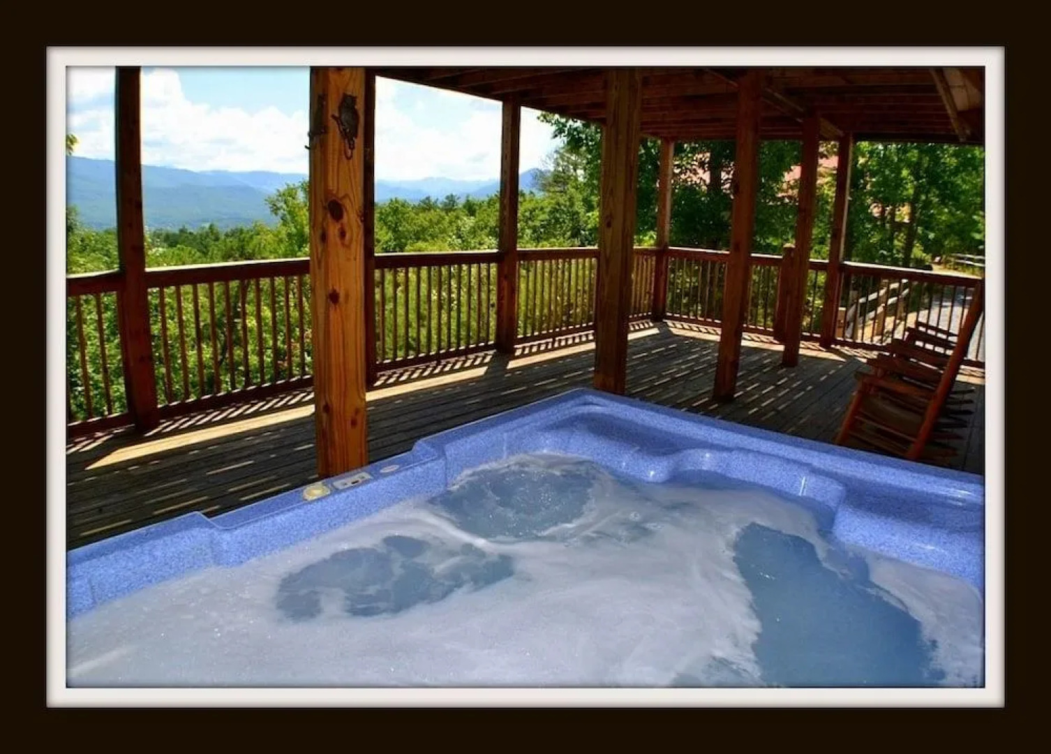 Heintooga - 2 Br cabin by RedAwning