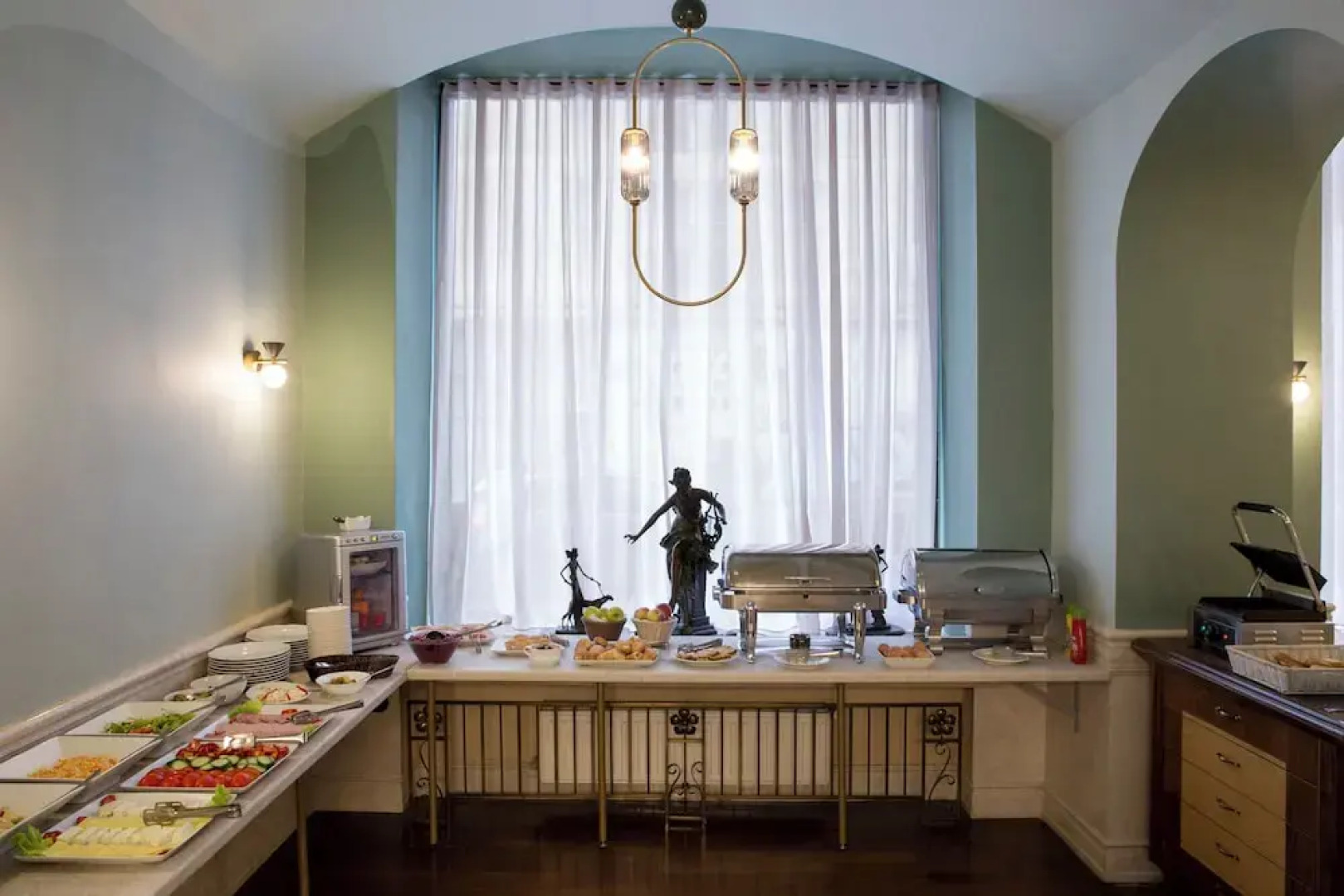 Zeus Essence Bucharest Venezia