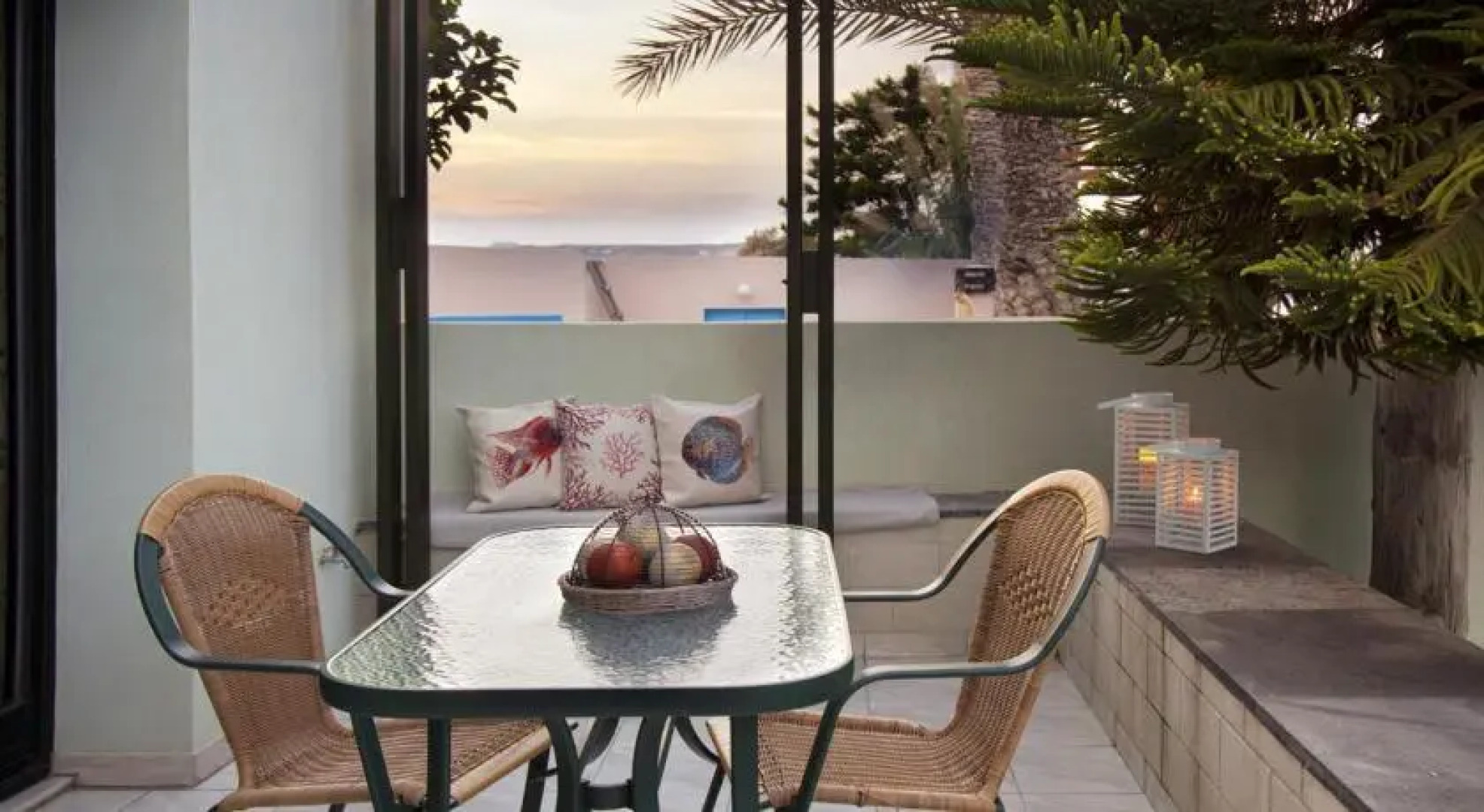 Minos Apartments & Studios