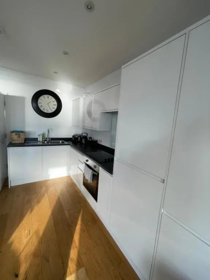 Seaview Flat with Balcony, Spacious 2 Bedroom