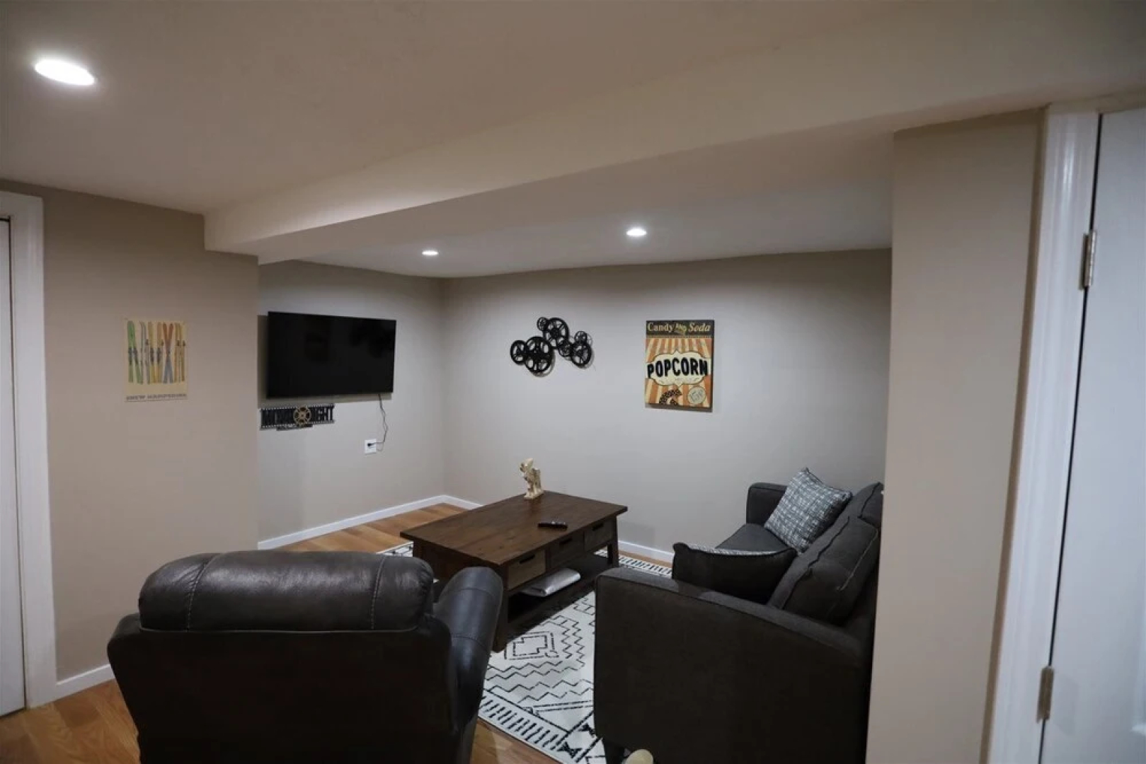 Just Listed! Pet Friendly Newly Renovated Private Home in the White Mountains Next Door to Owl`s Nest Golf Course-os227c