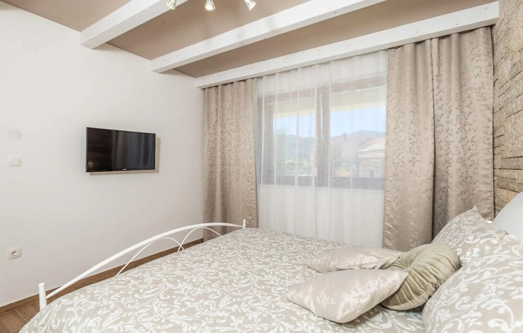 Beautiful Home in Mucici With 3 Bedrooms, Wifi and Outdoor Swimming Pool