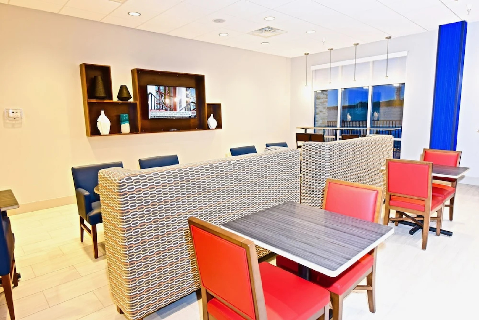 Holiday Inn Express & Suites Perryville I-55