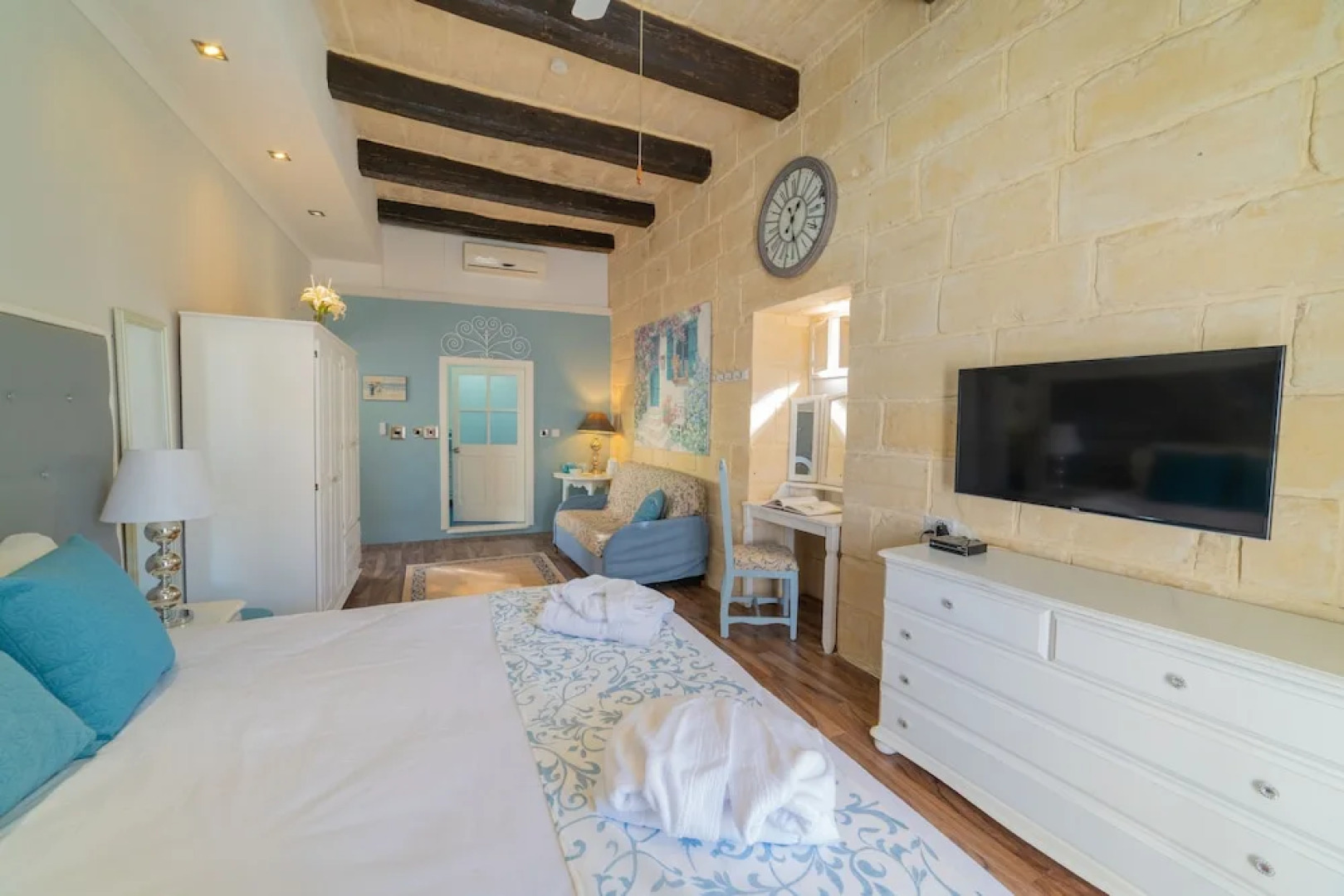 Village Knights Accommodation