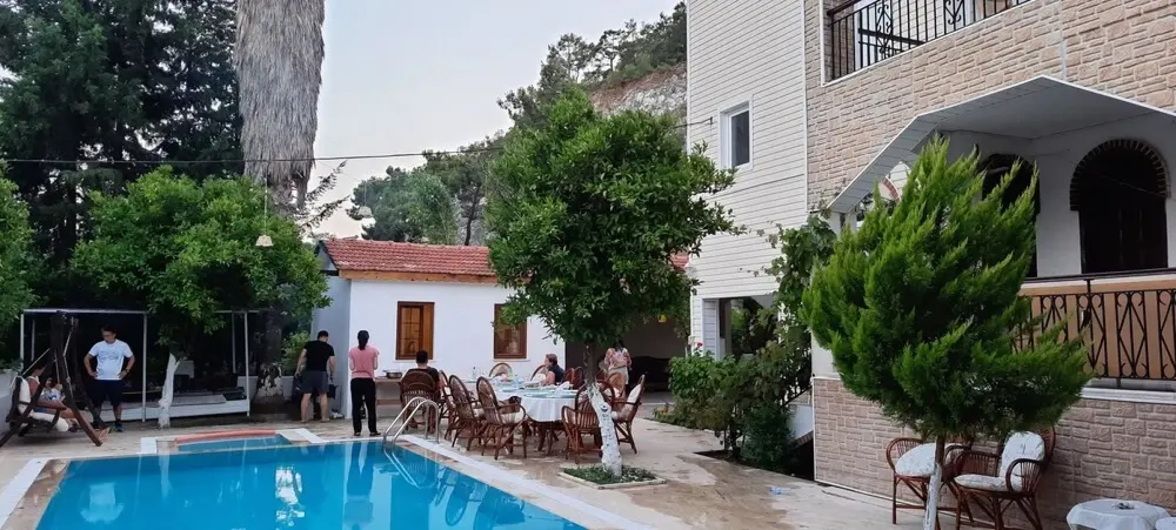 Felicity Hotel & Bungalows