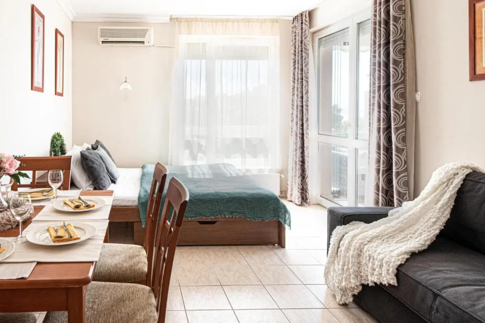 Lakeside Family Apartment