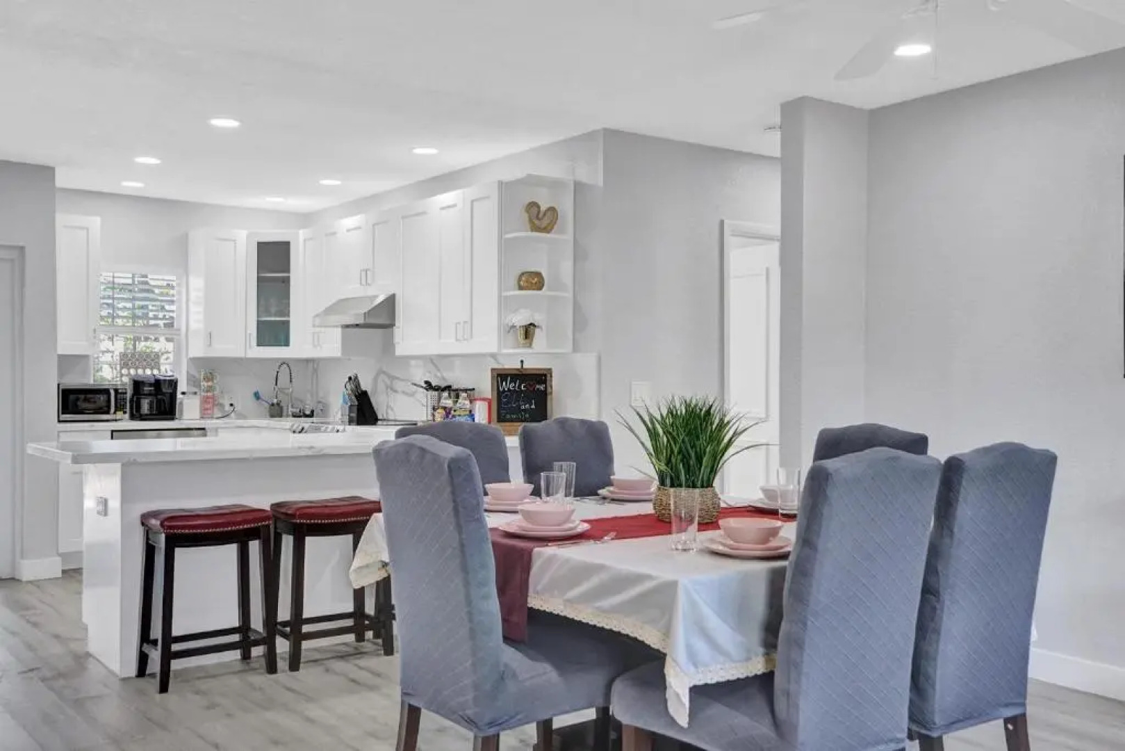 Modern 4bdr Home With Pool By The Beach