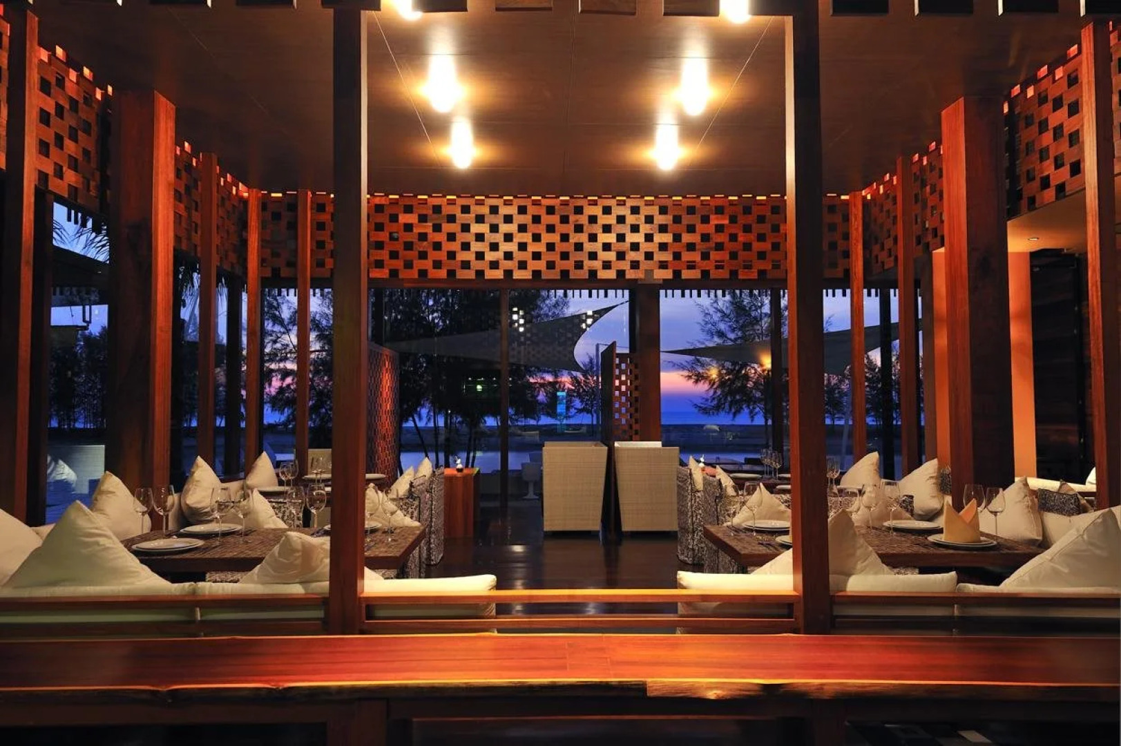 Wanakarn Beach Resort & Spa