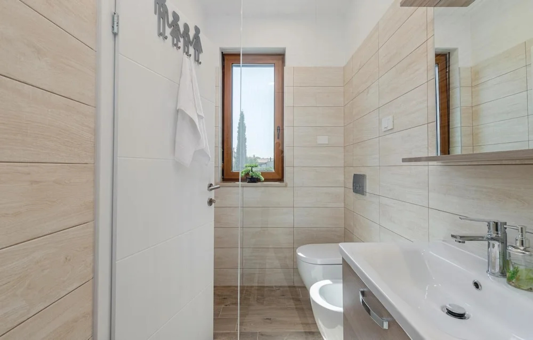 Amazing Home in Cervar With Wifi, 4 Bedrooms and Outdoor Swimming Pool