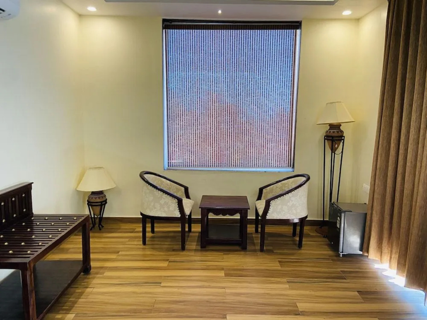 Golden Hands - Palace Raj Kumbha