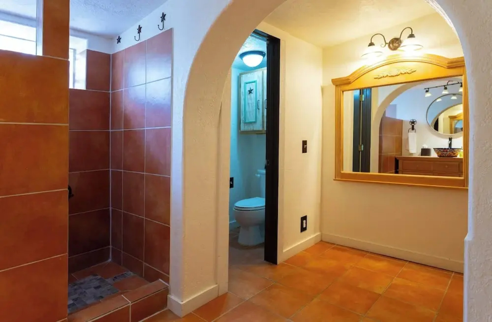 Willie's Hill Country Hideaway - Stay for 8 With Hot Tub & Fire Pit