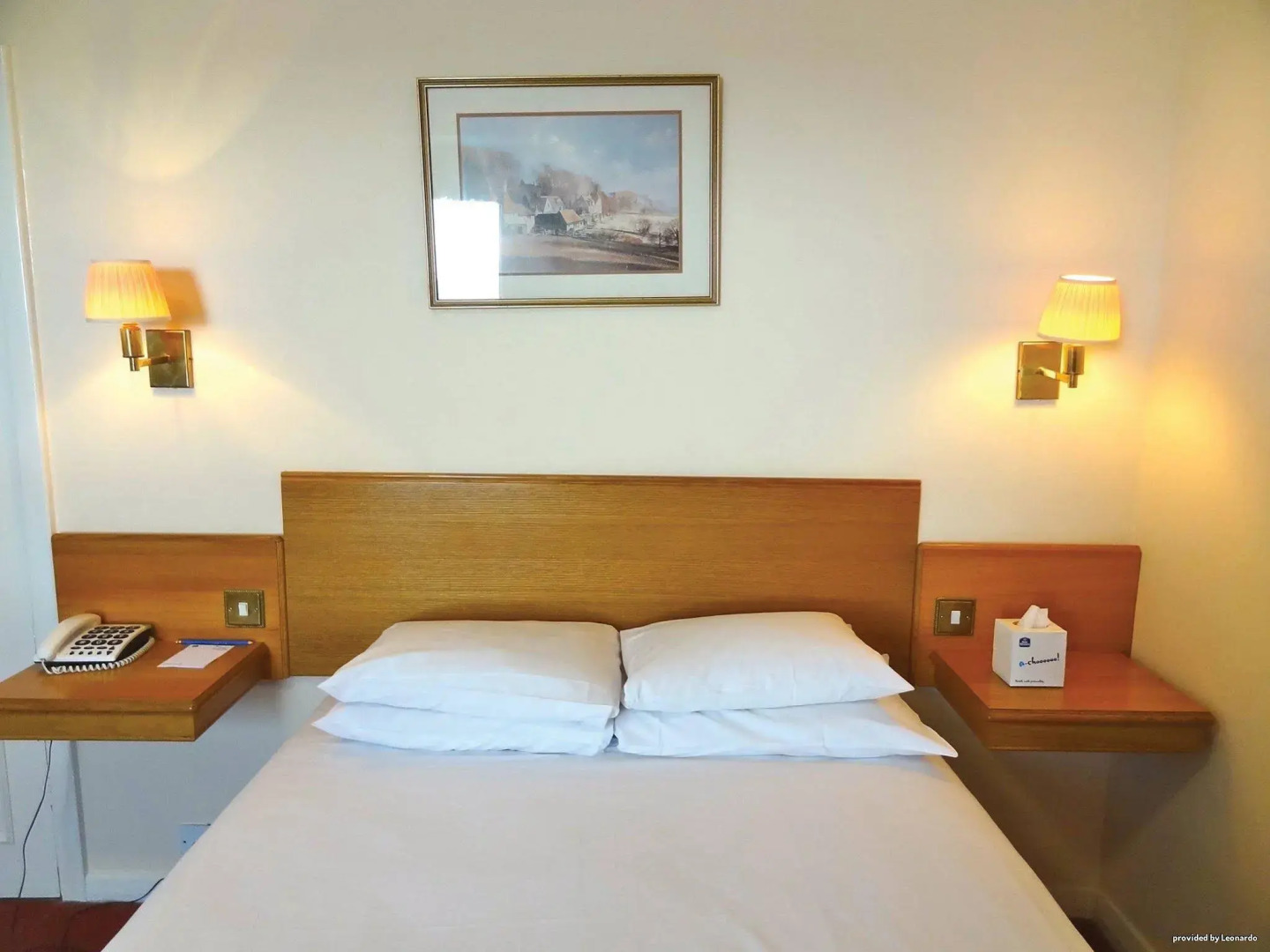 OYO Stade Court Hotel