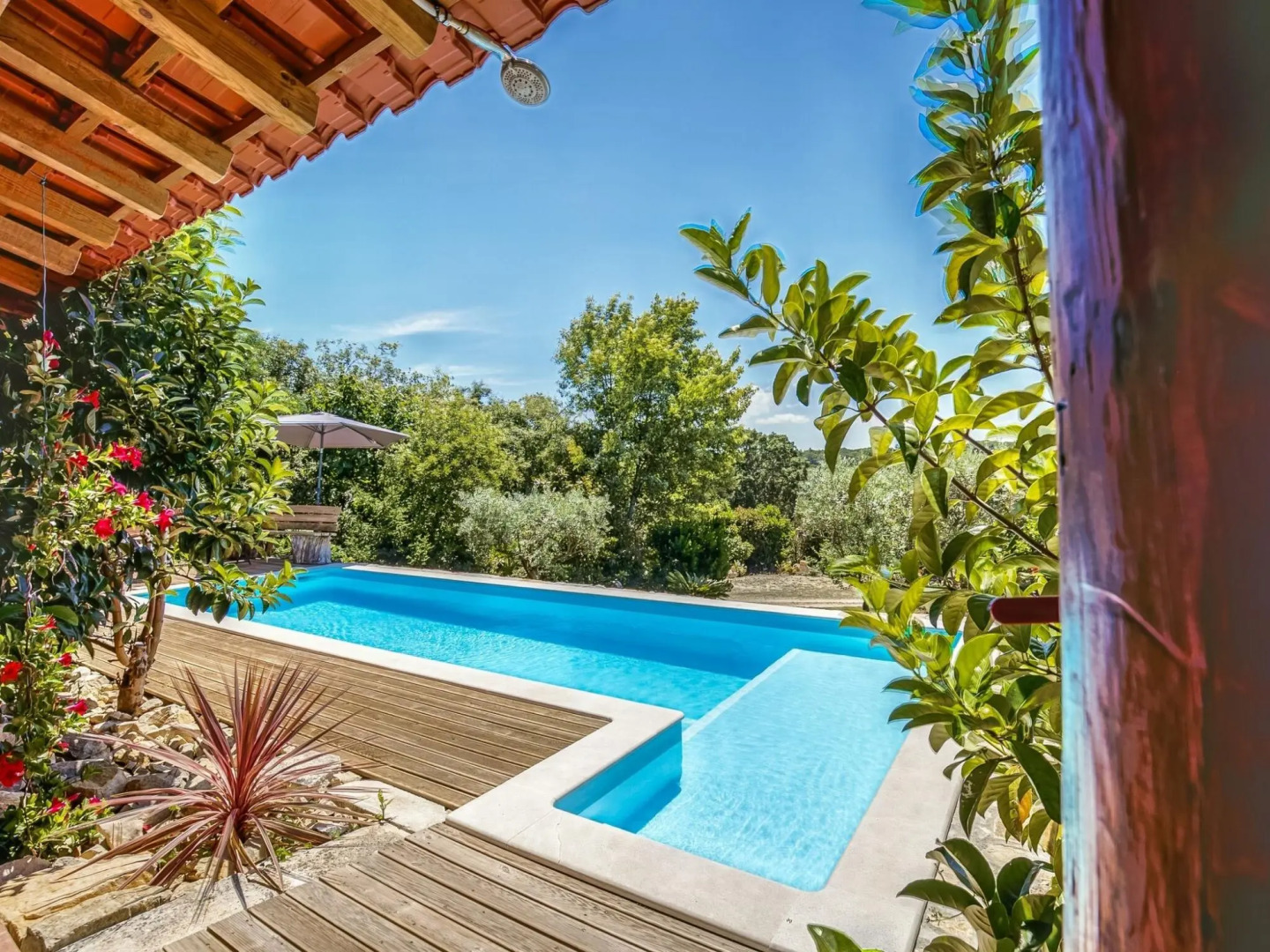 Carcavelos Villa With Pool
