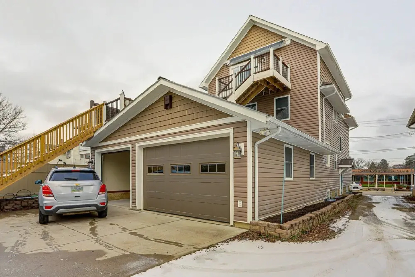 Warm & Cozy Mansfield Home: Deck, Gas Fire Table!