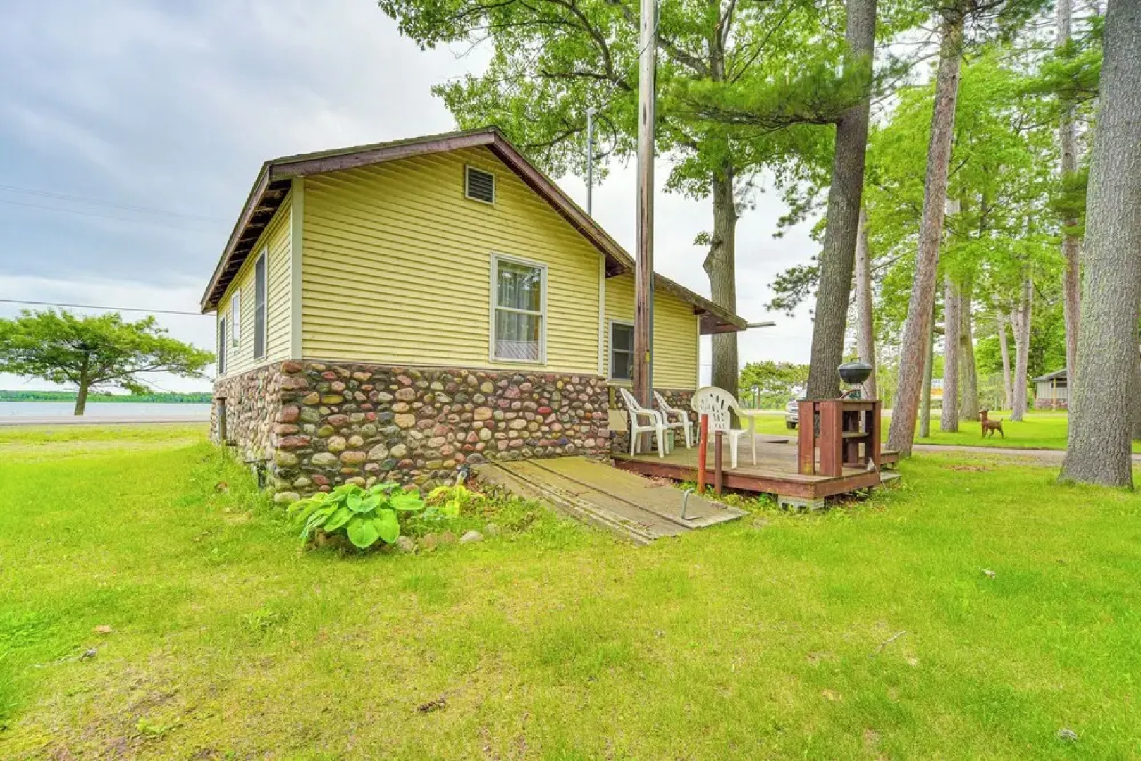Wisconsin Lakeside Cottage w/ Deck, Views