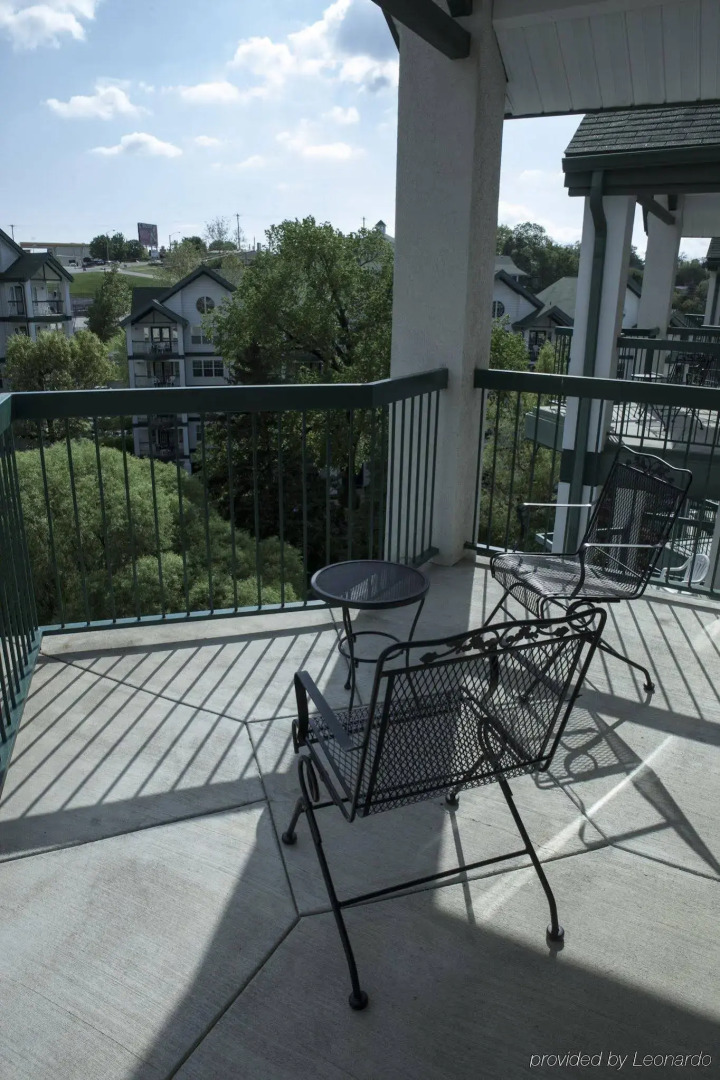 Surrey's Carriage Place Resort