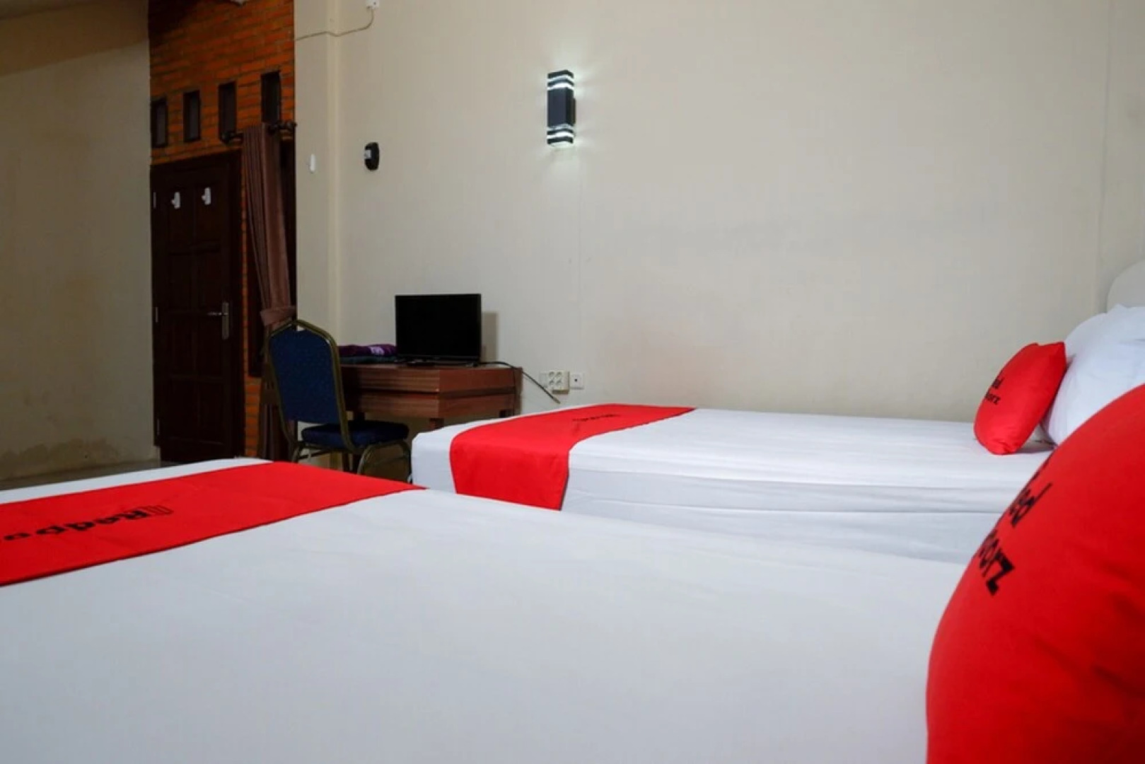 RedDoorz Syariah near Stasiun Pekalongan