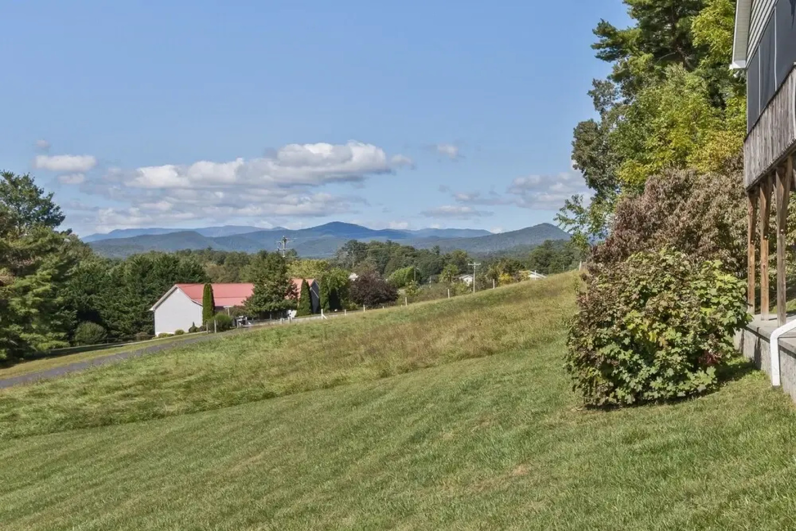 -mountain Views-great Location-near Dupont And Pisgah Forest 3 Bedroom Home by Sunscape Property Management