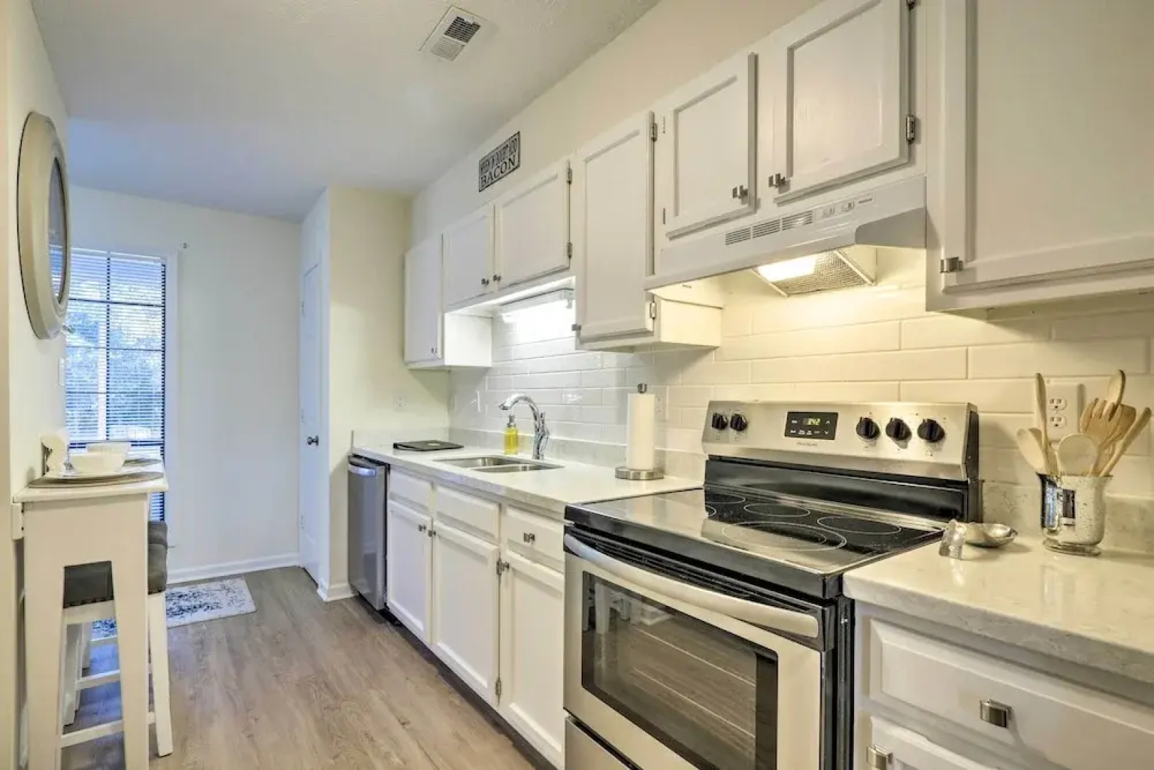 Modern Townhome w/ Deck & Golf Course Views!