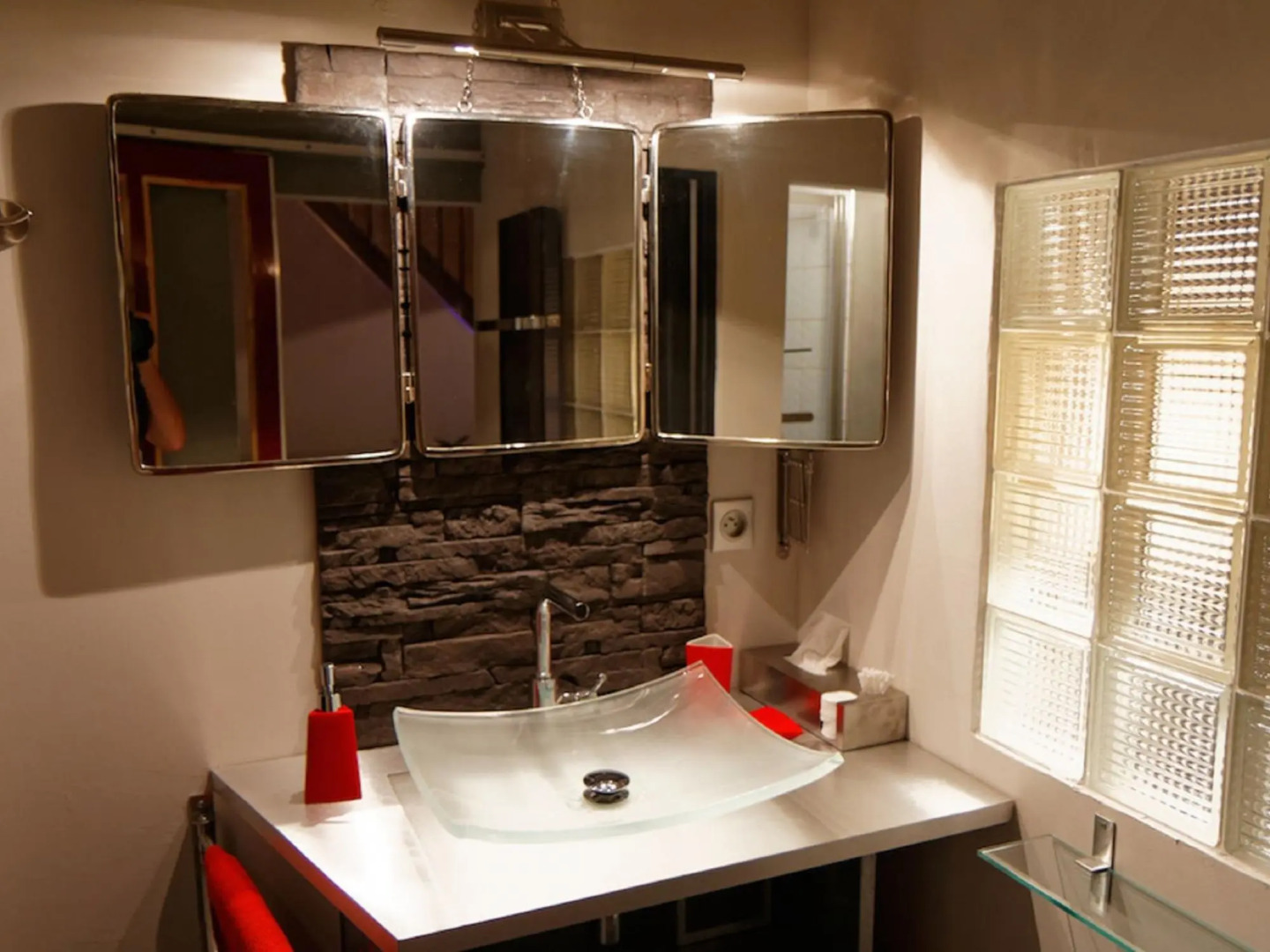 Quaint Holiday Home in Saint-Quirin with hot tub, nice view