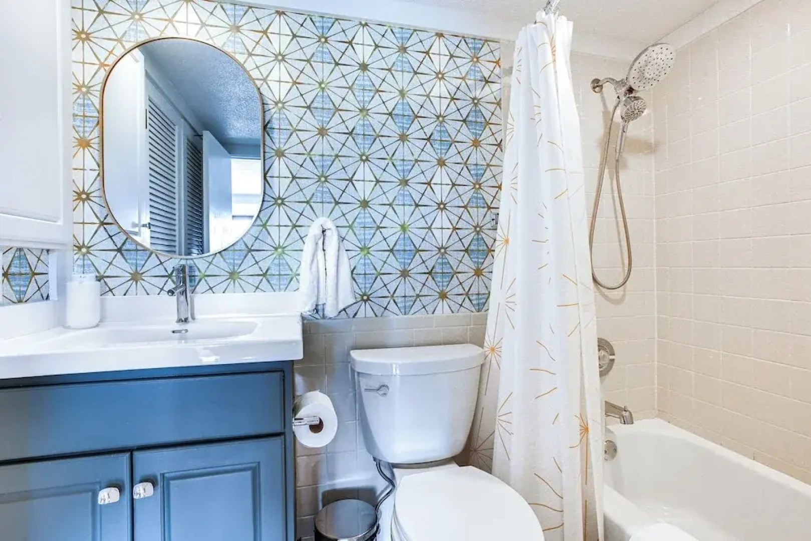 Glen Arbor Riverfront Retreat: Steps to Beach!