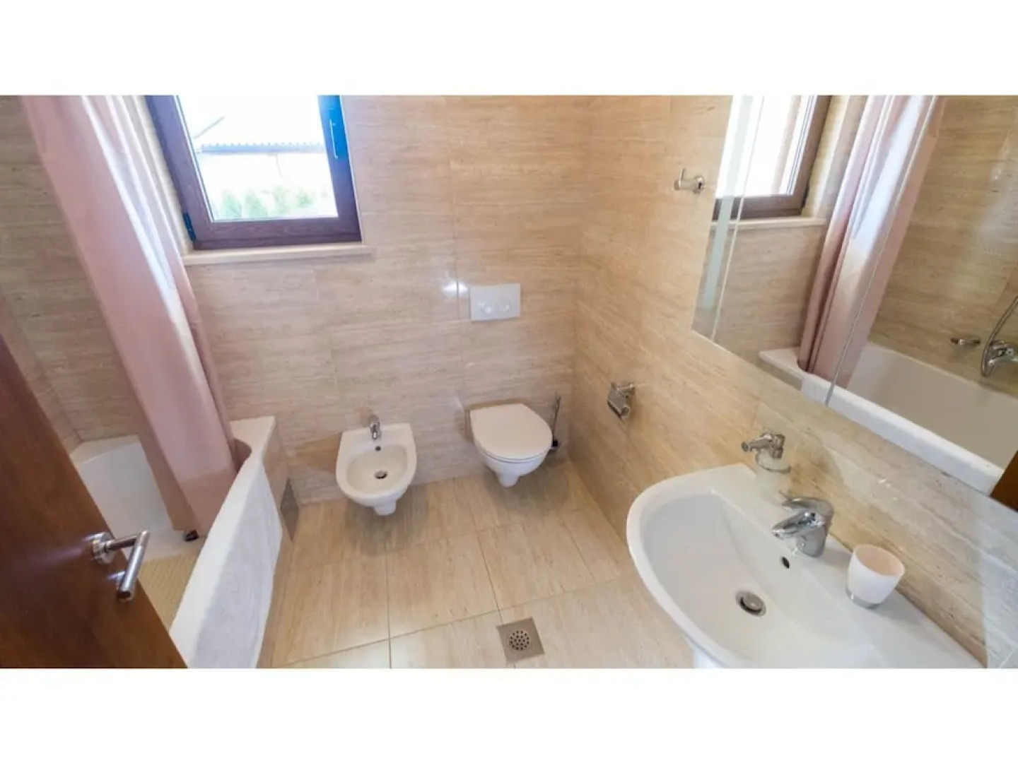 Villa With Private Pool and Garden Ideal for up to 12 Guest