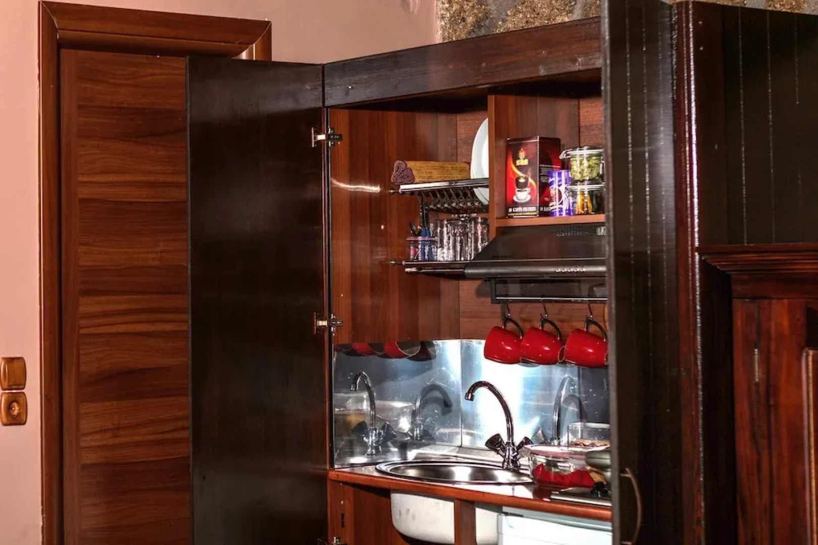 Pera Alonia Guest House