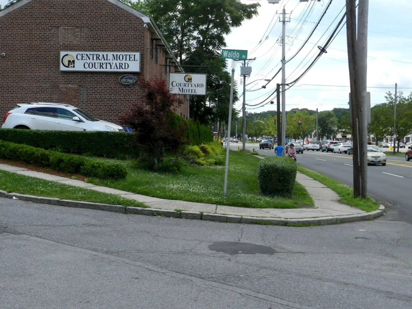 Central Motel Courtyard
