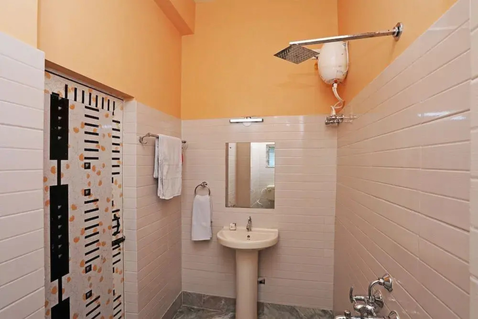 Hotel Roland Inn by OYO Rooms