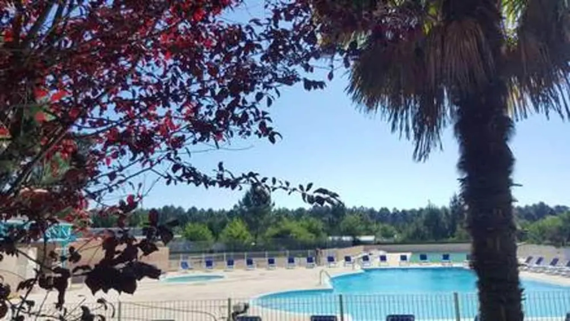 Bungalow With 2 Bedrooms in Saint-julien-en-born, With Pool Access and