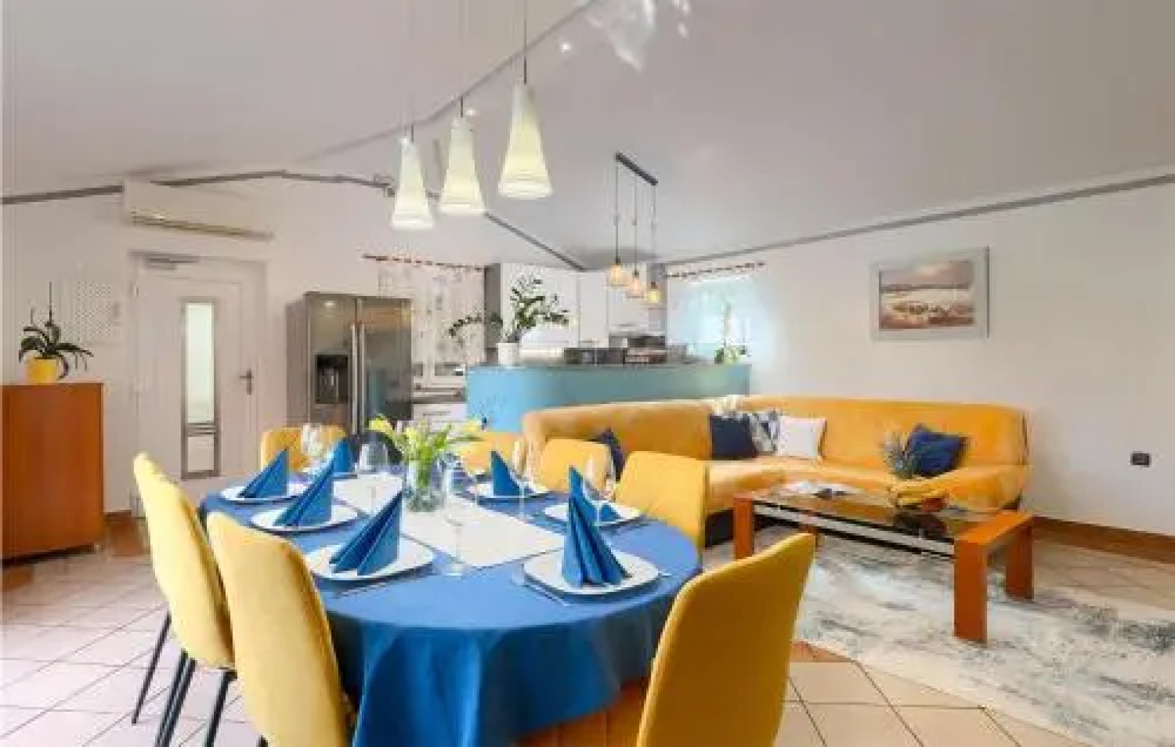 Four bedroom Holiday Home In Loborika