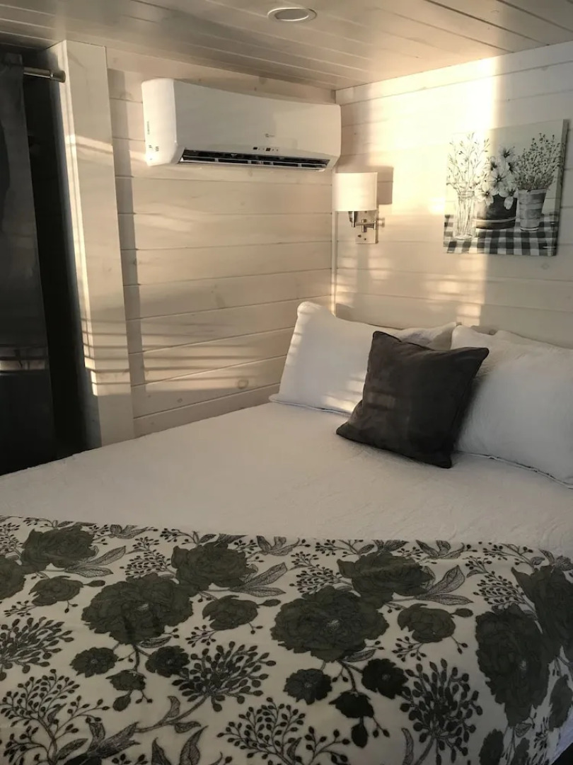 Lakefront Property Two Bedroom Cabin #37 at Long Cove Resort by Redawning