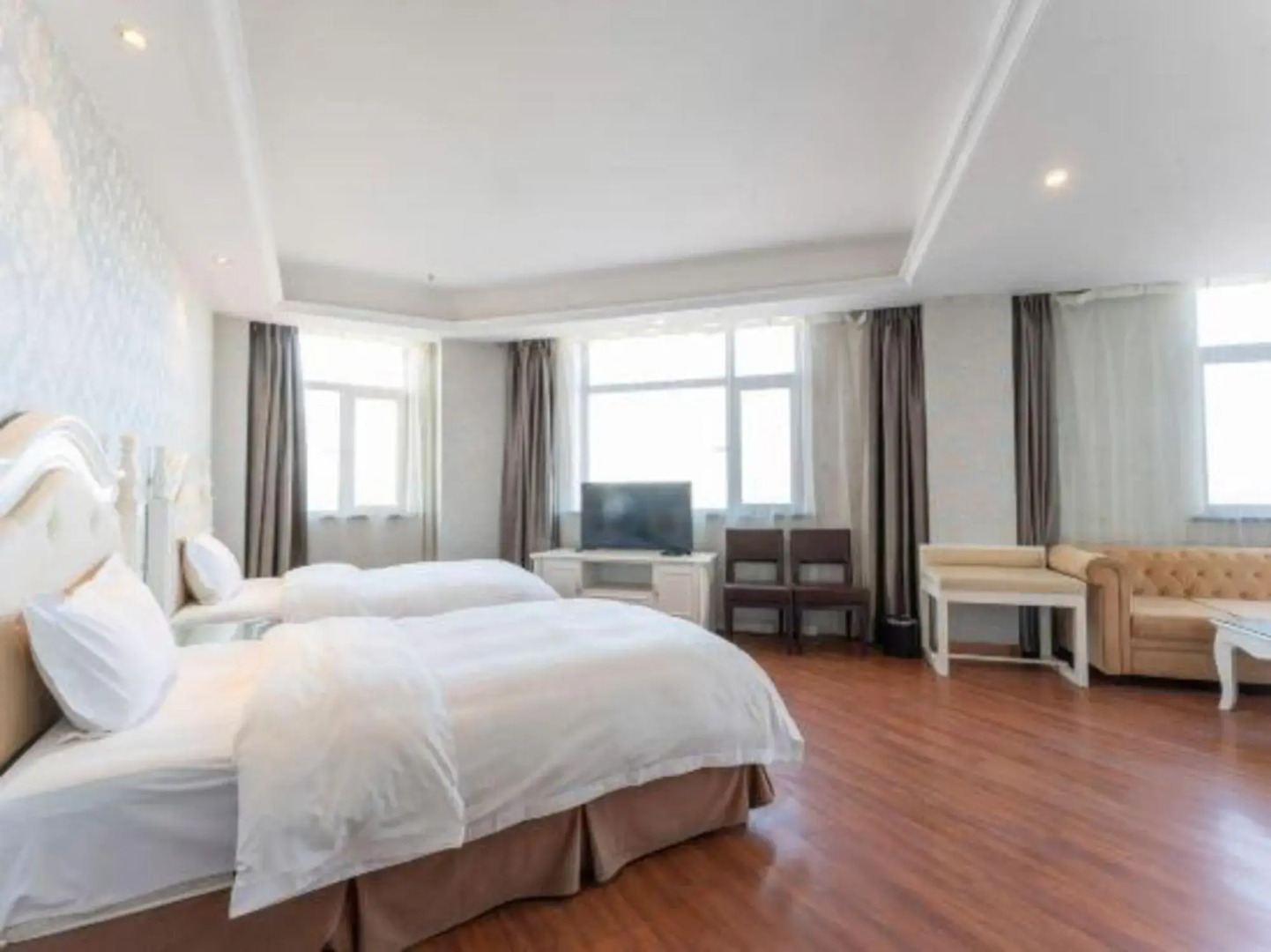 Xinwei Business Hotel