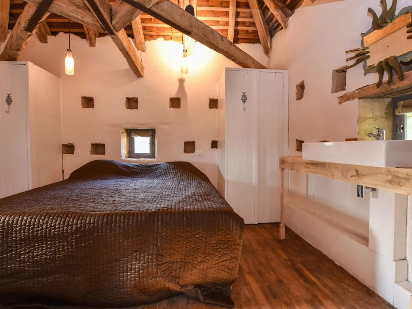 Cozy Holiday Home in Saint-Germain-de-Belves with Garden